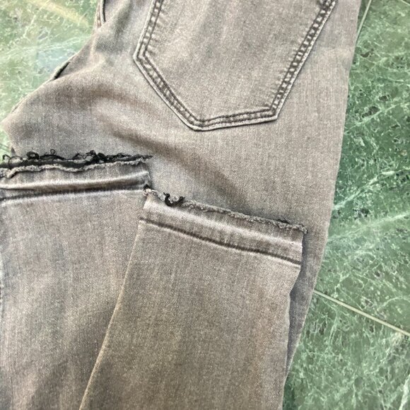 Old Navy Rockstar Skinny Distressed jeans size 6 - Picture 5 of 6